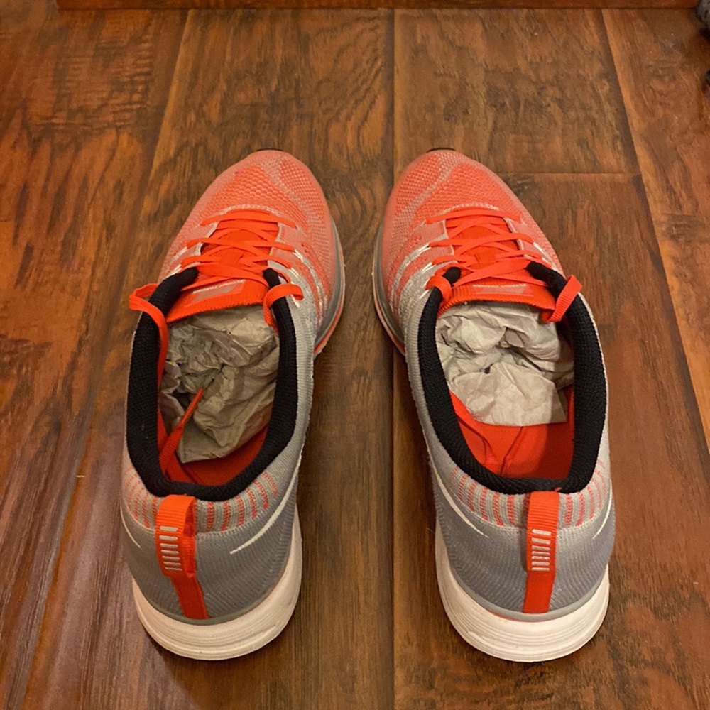 Nike Flyknit Racers - Picture 2 of 5